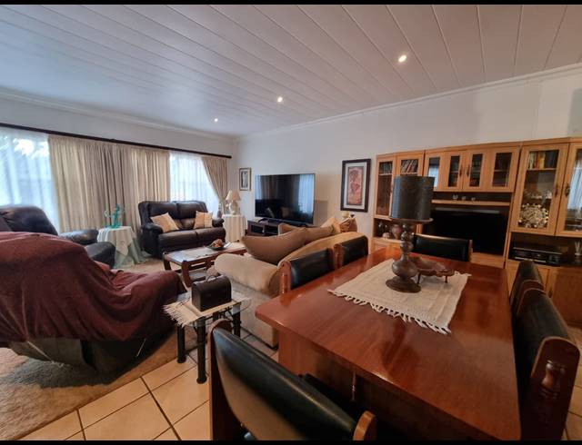 3 BEDROOM TOWNHOUSE FOR SALE IN ARCON PARK